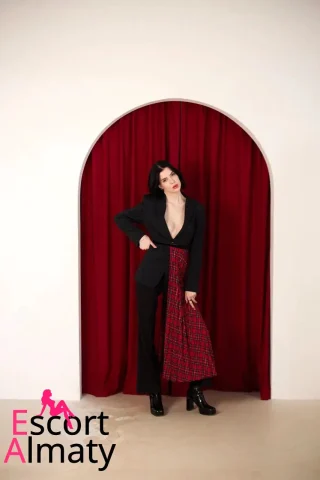 Лилит — возраст 21, рост 180, вес 48, размер груди 2