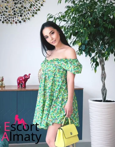 Лина — возраст 24, рост 174, вес 59, размер груди 2